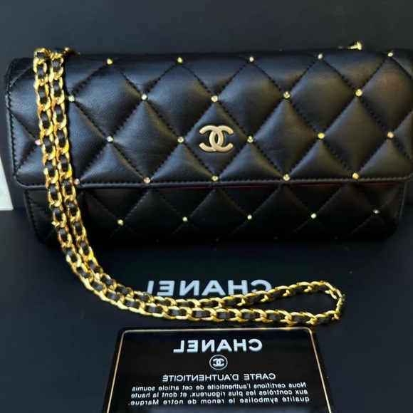 SOLD!!!!!❤️ CLASSIC CHANEL FLAP WALLET w/ CHAIN ❤️ - Picture 2 of 11